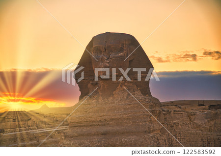 世界遺產吉薩獅身人面像的美麗夜景 122583592