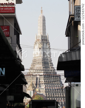 Wat Arun Temple of Dawn 122583742