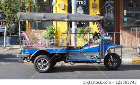 Bangkok Tuk Tuk 122583743