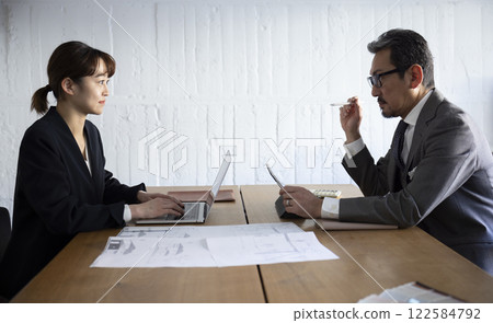 Business person working in the office 122584792