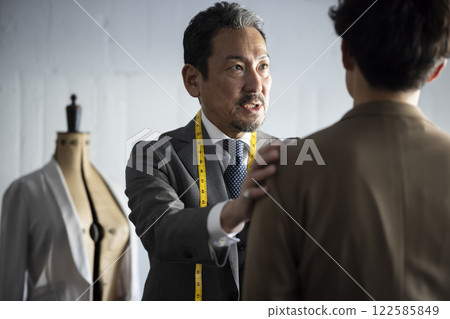 Cool tailor man 122585849