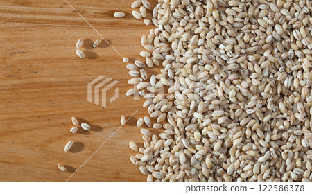 Organic pearl barley 122586378