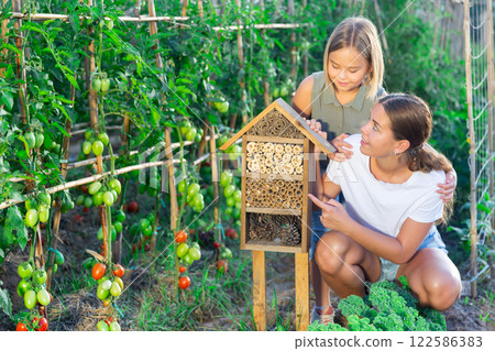 Mom and daughter spending a great time together 122586383