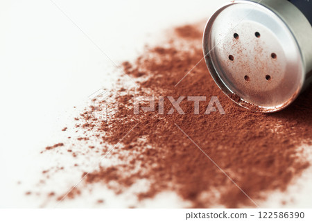 Ceylon cinnamon powder 122586390