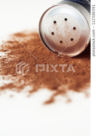 Ceylon cinnamon powder 122586391