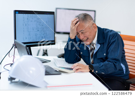 A man in work clothes, a veteran A man in work clothes, a veteran 122586479