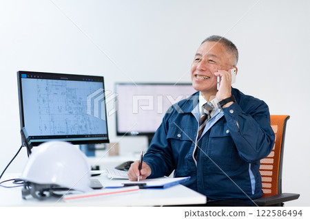 A man in work clothes, a veteran A man in work clothes, a veteran 122586494