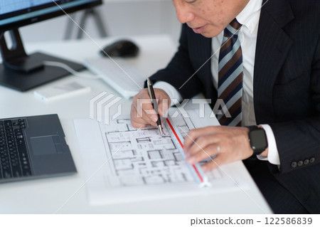A man in work clothes, a veteran A man in work clothes, a veteran 122586839