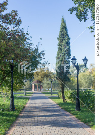 Walkway in the park in the summer Walkway in the park in the summer 122587560