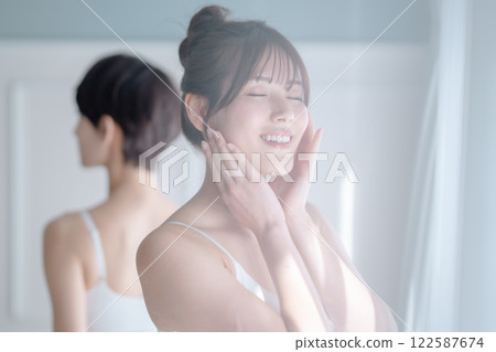Young woman beauty image taking care of skin Young woman beauty image taking care of skin 122587674