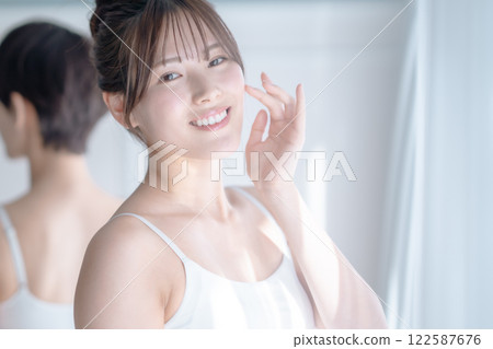 Transparent beauty portrait Transparent beauty portrait 122587676