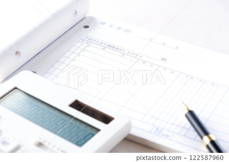 Image of a business scene in which an invoice is being prepared for a business partner 122587960