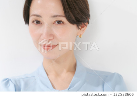 30多歲短髮女子肖像 122588606