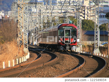 近鐵新推出的8A系列通用列車在世界遺產平城宮遺址內運行 近鐵新推出的8A系列通用列車在世界遺產平城宮遺址內運行 122589034
