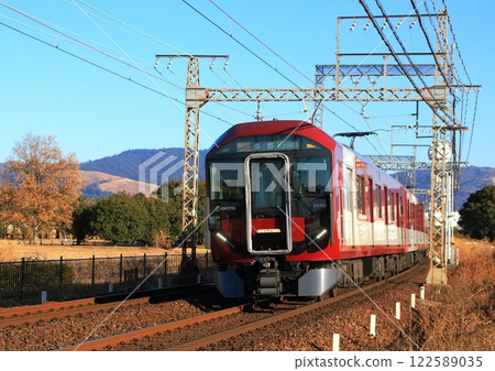 近鐵新推出的8A系列通用列車在世界遺產平城宮遺址內運行 122589035