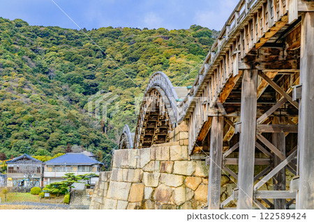 清澈的錦川和錦帶橋 122589424