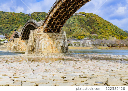 清澈的錦川和錦帶橋 清澈的錦川和錦帶橋 122589428