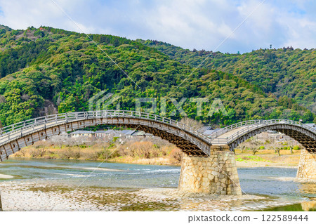 The clear Nishiki River and Kintai Bridge The clear Nishiki River and Kintai Bridge 122589444