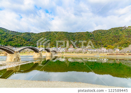 清澈的錦川和錦帶橋 122589445