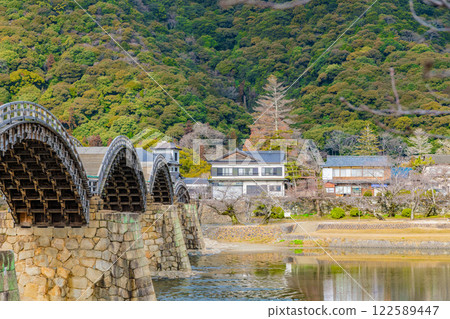 清澈的錦川和錦帶橋 122589447
