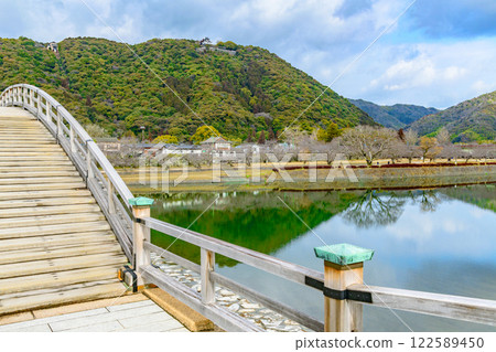 The clear Nishiki River and Kintai Bridge The clear Nishiki River and Kintai Bridge 122589450