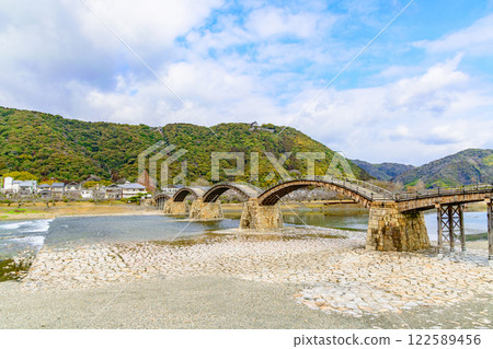 清澈的錦川和錦帶橋 清澈的錦川和錦帶橋 122589456