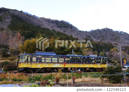 行駛於竹田城下町的播但線觀光列車“海山結” 122590123