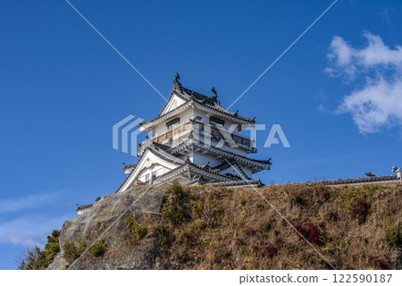 Kitsuki Castle standing under the blue sky 122590187