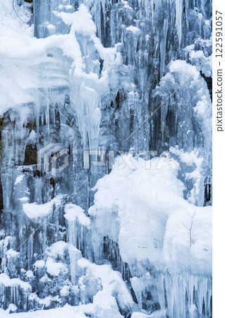 "Aomori Prefecture" Oirase Mountain Stream Sensuji Falls in winter 122591057