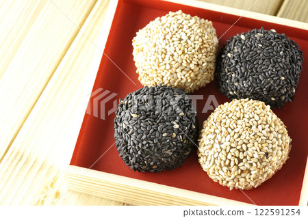 Black and white sesame balls Black and white sesame balls 122591254
