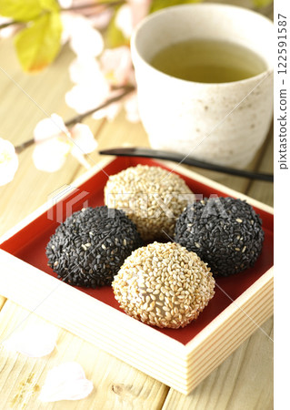 白黑芝麻飯糰，賞櫻花，飯糰勝過花 122591587