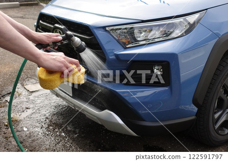 car wash hand 122591797