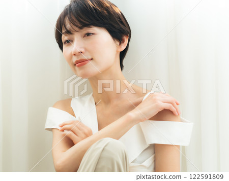 中年女性的美麗形象:肌膚保養、化妝品、除毛 中年女性的美麗形象:肌膚保養、化妝品、除毛 122591809