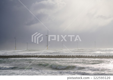 Offshore wind turbines in rough seas Offshore wind turbines in rough seas 122593120