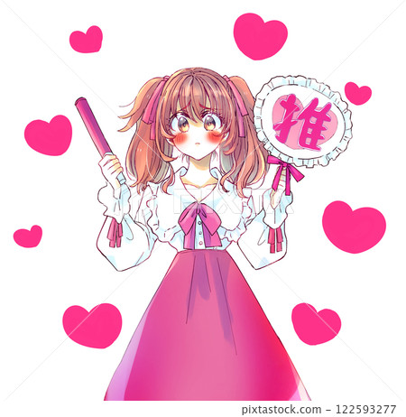 一個女人拿著扇子和螢光棒,展示她最喜歡的偶像,興奮的,紅著臉 一個女人拿著扇子和螢光棒,展示她最喜歡的偶像,興奮的,紅著臉 122593277