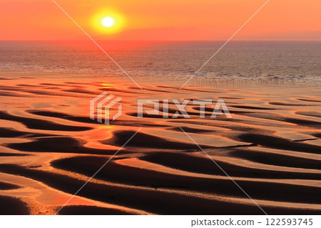 [Kumamoto Prefecture] Evening view of Okoshiki beach on a superb view day 122593745