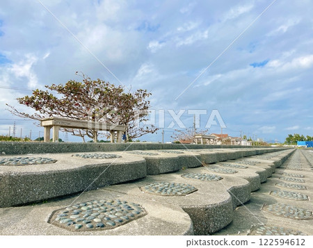 [Okinawa Prefecture] Bench at Gushikawa Beach 122594612
