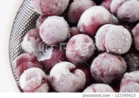 Sweet and sour frozen plums (Kagoshima) [3:2] 122595623