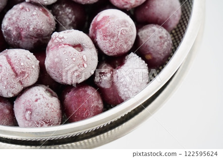 Sweet and sour frozen plums (Kagoshima) [3:2] 122595624