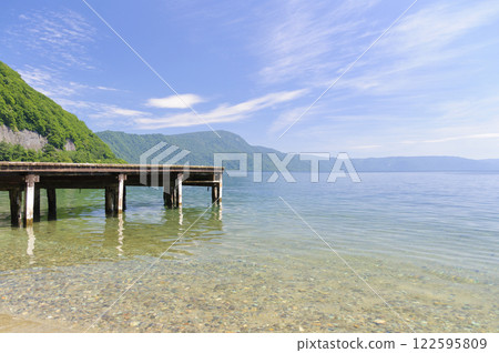 Lake Towada: A pier jutting out into the lake 122595809