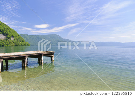 Lake Towada: A pier jutting out into the lake 122595810
