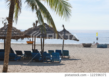 beach pavilion and My Khe beach in Da Nang, Vietnam beach pavilion and My Khe beach in Da Nang, Vietnam 122596371