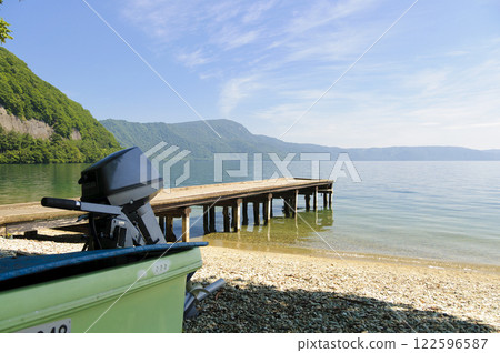 Lake Towada: Boats and pier 122596587