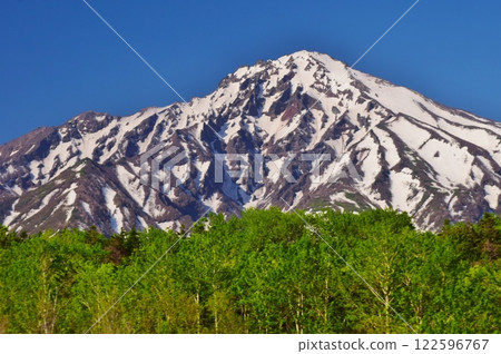 利尻山:新綠的季節 利尻山:新綠的季節 122596767