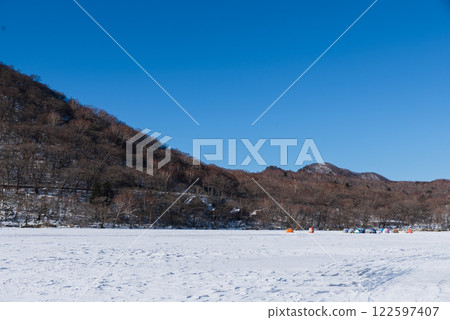 赤城山大沼湖結冰 赤城山大沼湖結冰 122597407