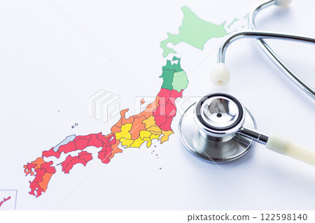 日本列島地圖、粉末散佈狀況和聽診器 122598140