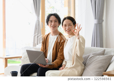 Computer, men and women, happy Computer, men and women, happy 122598561