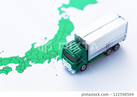 Map of the Japanese archipelago and logistics trucks 122598564