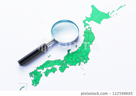 Map of the Japanese archipelago and a magnifying glass 122598685