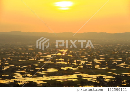 【富山縣】散落的村莊、稻田和日落的絕美景色 【富山縣】散落的村莊、稻田和日落的絕美景色 122599121